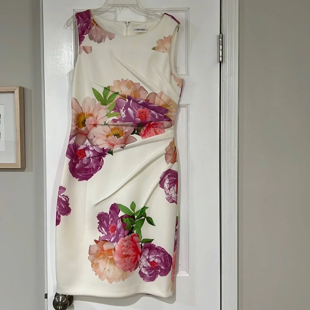 Calvin Klein floral dress - Picture 1 of 5
